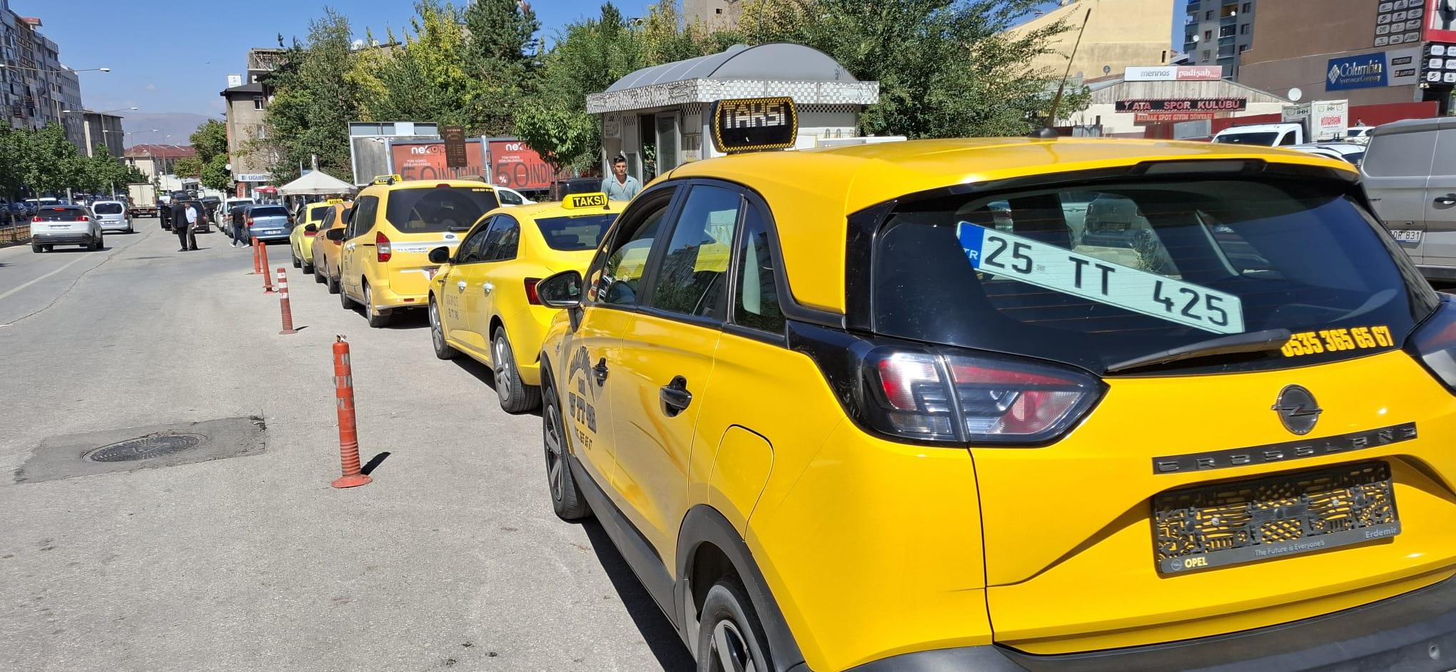 Erzurum şehir içi bir taksi durakta beklerken - ücret rehberi